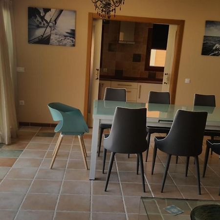 Beautiful, Spacious Villa, Heated Pool, Sleeps Eight, With Quality Furnishings 칼레타데푸스테 외부 사진