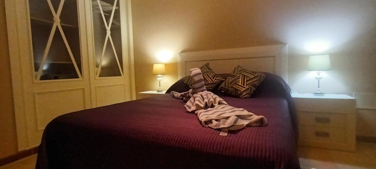 Beautiful, Spacious Villa, Heated Pool, Sleeps Eight, With Quality Furnishings 칼레타데푸스테 외부 사진
