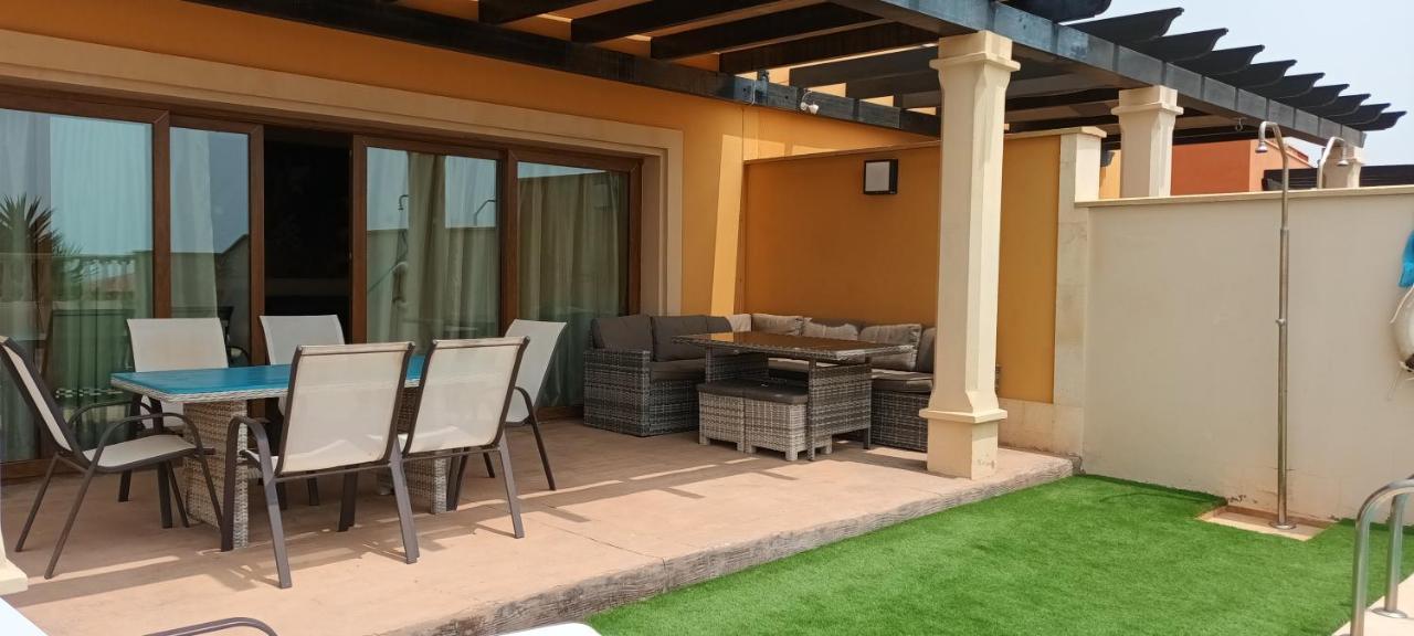 Beautiful, Spacious Villa, Heated Pool, Sleeps Eight, With Quality Furnishings 칼레타데푸스테 외부 사진