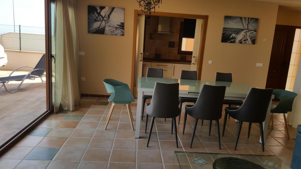 Beautiful, Spacious Villa, Heated Pool, Sleeps Eight, With Quality Furnishings 칼레타데푸스테 외부 사진