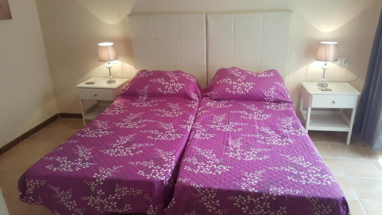 Beautiful, Spacious Villa, Heated Pool, Sleeps Eight, With Quality Furnishings 칼레타데푸스테 외부 사진