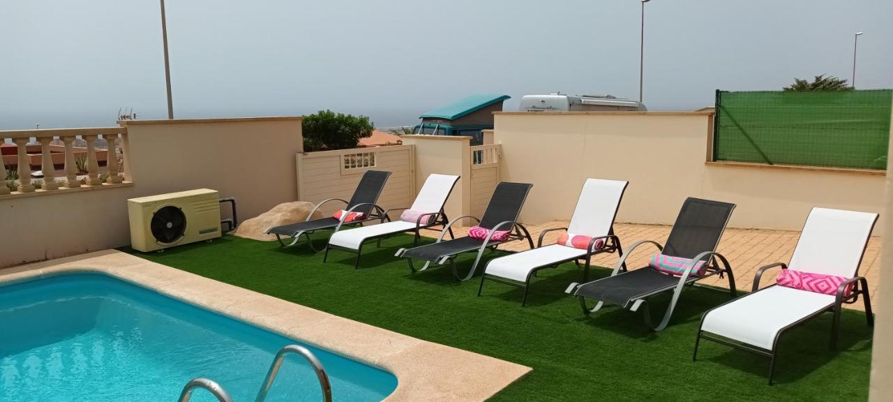 Beautiful, Spacious Villa, Heated Pool, Sleeps Eight, With Quality Furnishings 칼레타데푸스테 외부 사진
