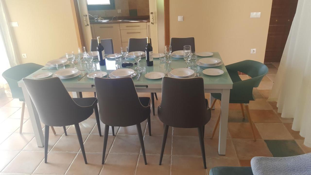 Beautiful, Spacious Villa, Heated Pool, Sleeps Eight, With Quality Furnishings 칼레타데푸스테 외부 사진