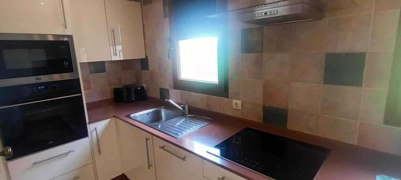 Beautiful, Spacious Villa, Heated Pool, Sleeps Eight, With Quality Furnishings 칼레타데푸스테 외부 사진