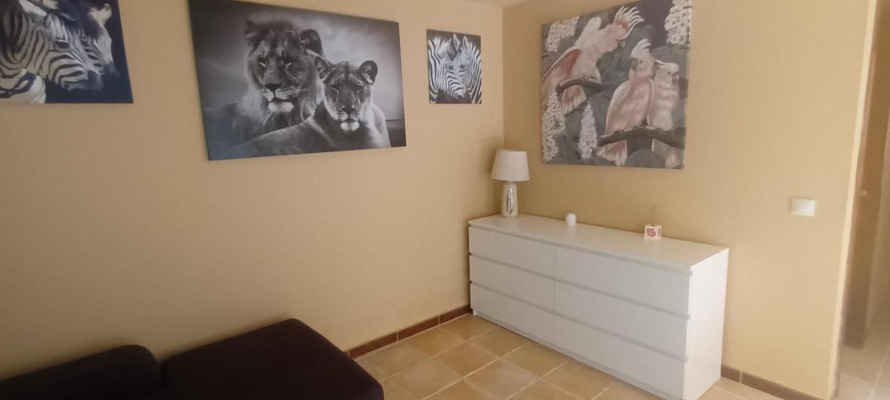 Beautiful, Spacious Villa, Heated Pool, Sleeps Eight, With Quality Furnishings 칼레타데푸스테 외부 사진