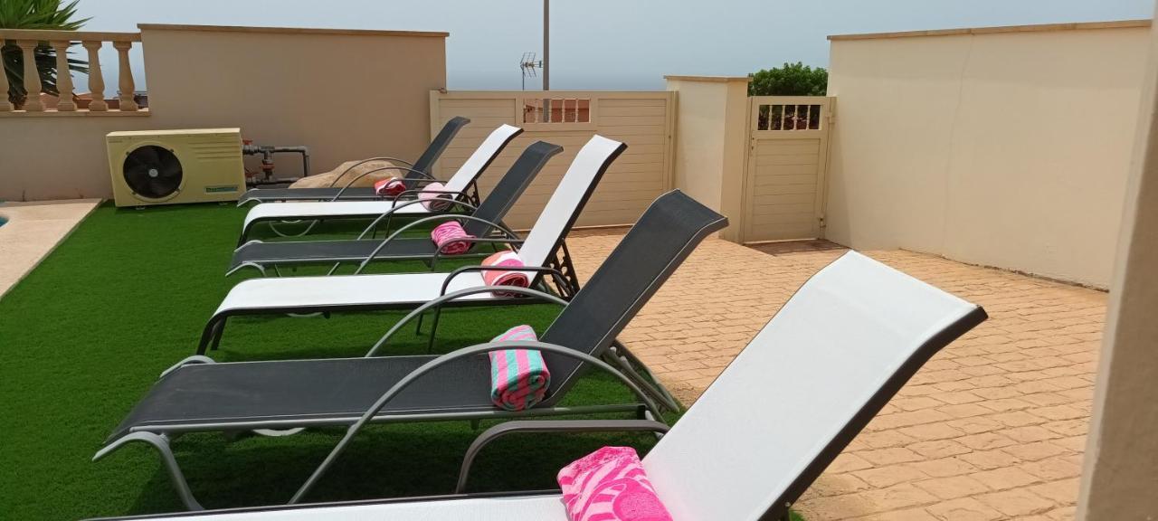 Beautiful, Spacious Villa, Heated Pool, Sleeps Eight, With Quality Furnishings 칼레타데푸스테 외부 사진