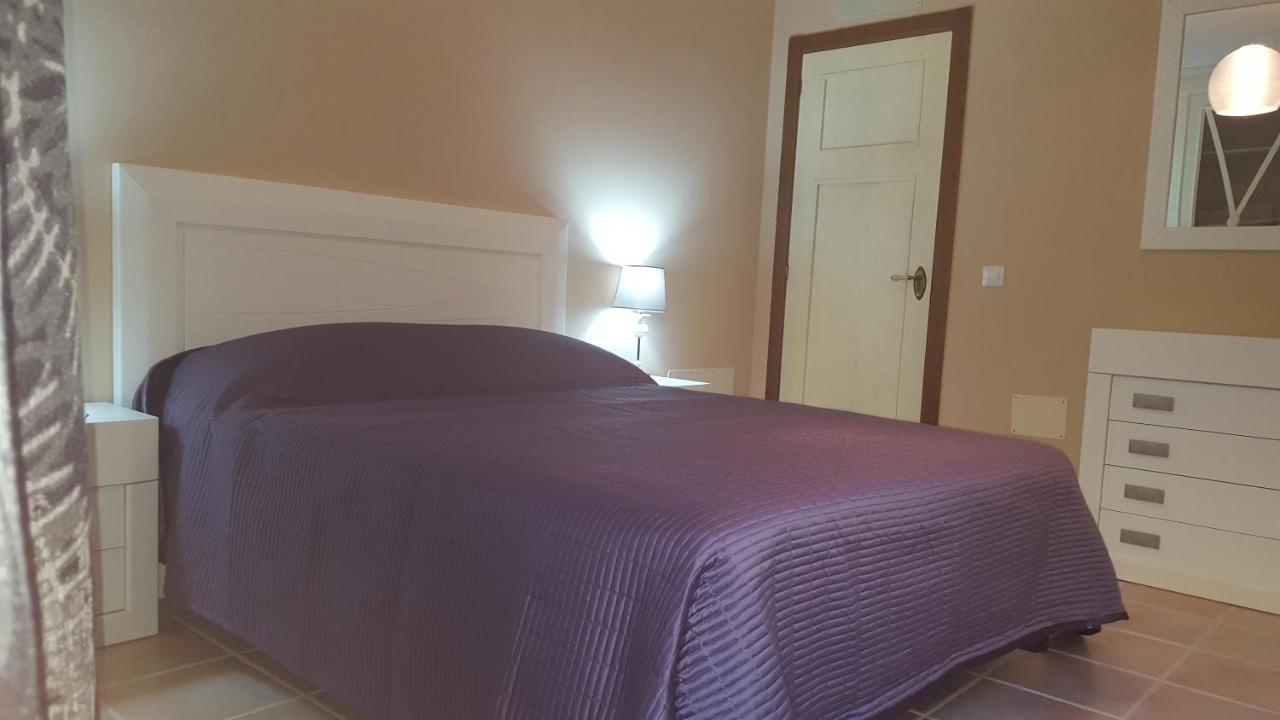 Beautiful, Spacious Villa, Heated Pool, Sleeps Eight, With Quality Furnishings 칼레타데푸스테 외부 사진