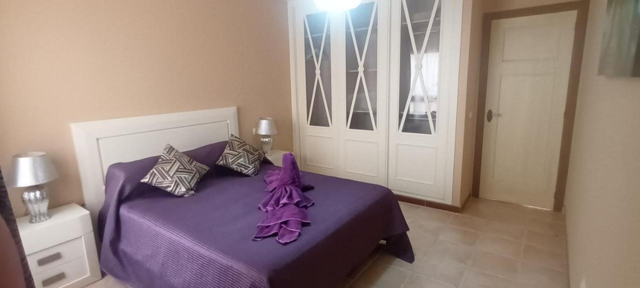 Beautiful, Spacious Villa, Heated Pool, Sleeps Eight, With Quality Furnishings 칼레타데푸스테 외부 사진