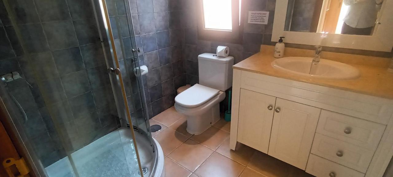 Beautiful, Spacious Villa, Heated Pool, Sleeps Eight, With Quality Furnishings 칼레타데푸스테 외부 사진